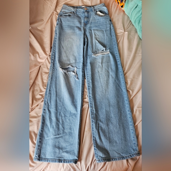 SO Ripped Jeans - Picture 2 of 4